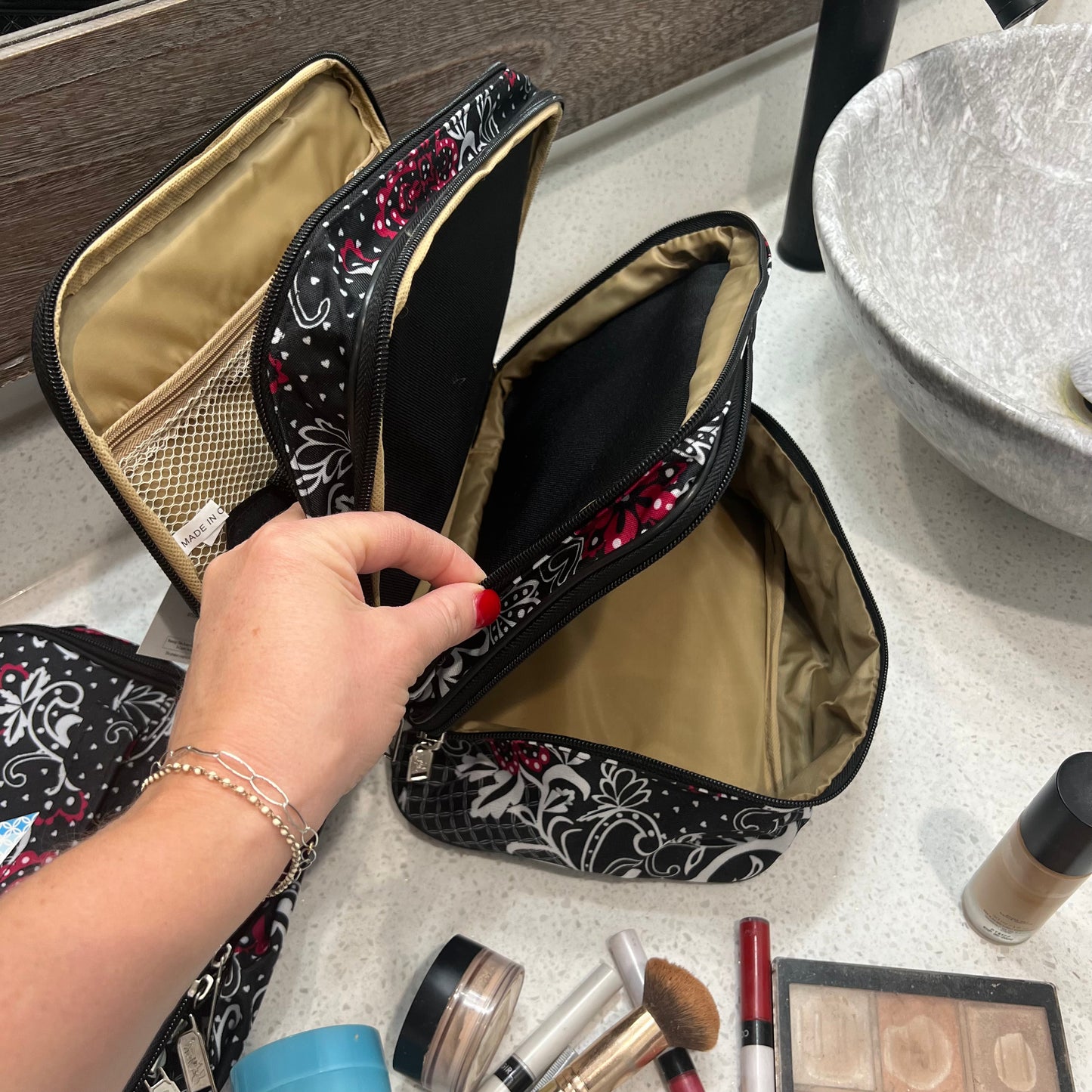 Gift for: ALL THE GALS! Paisley Pop-up Cosmetic Compartment Make-Up Bag Purse