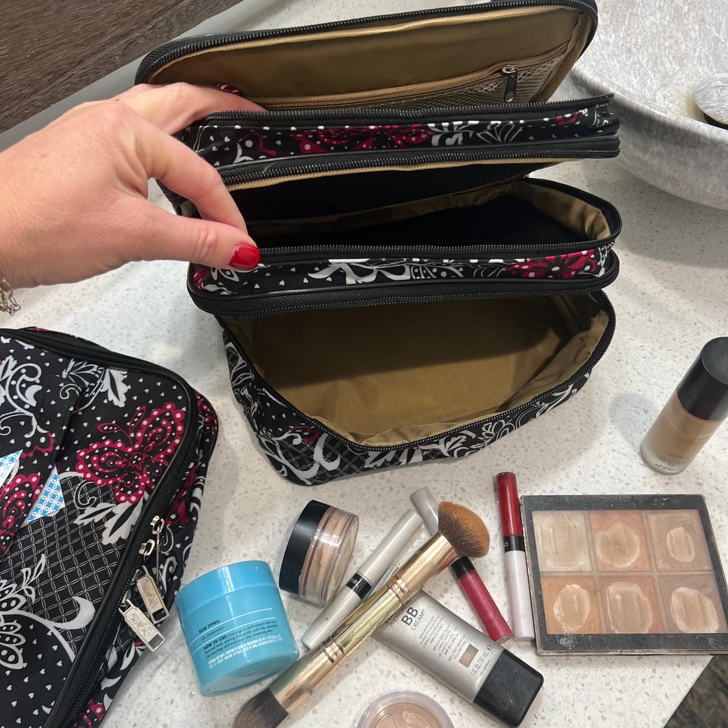Gift for: ALL THE GALS! Paisley Pop-up Cosmetic Compartment Make-Up Bag Purse