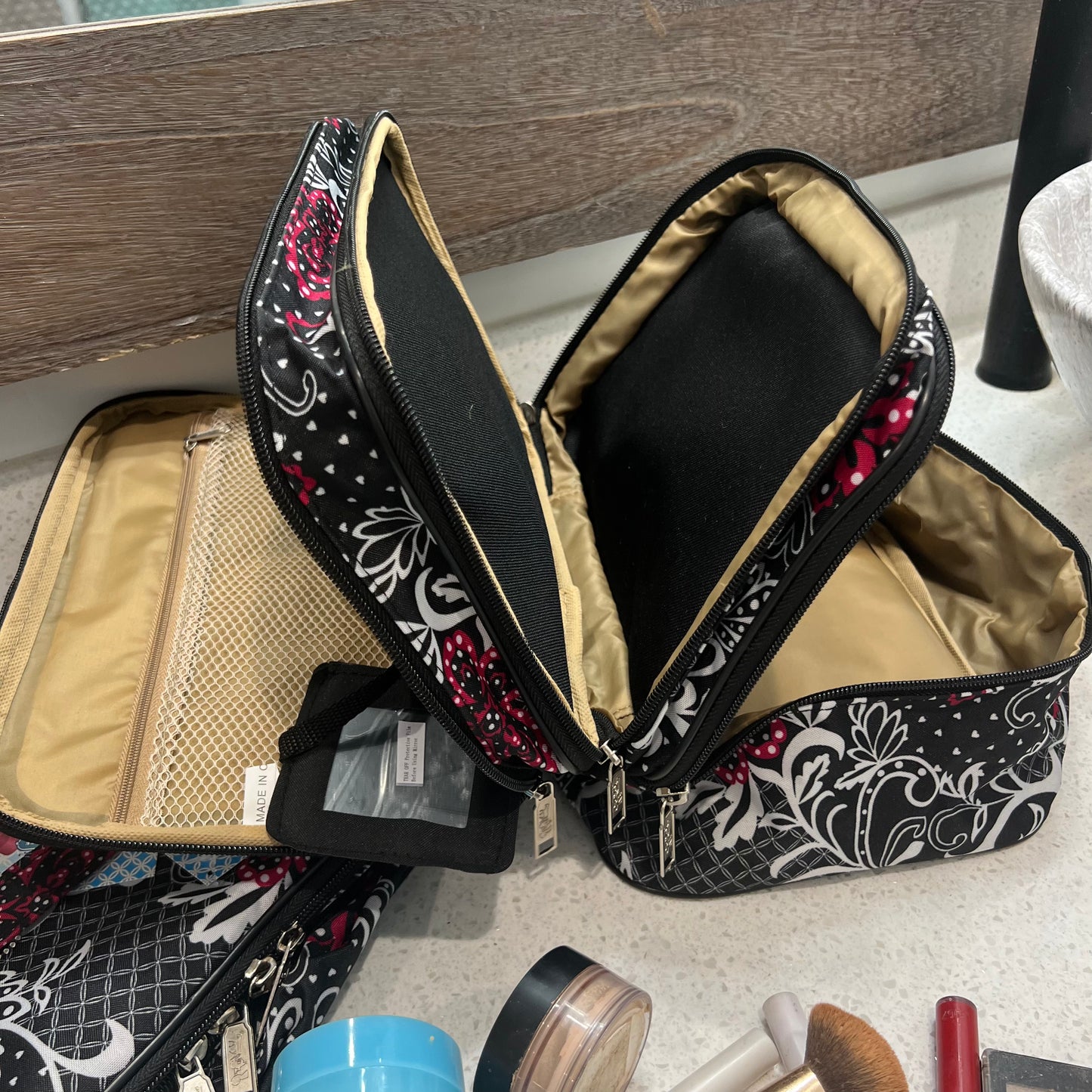 Gift for: ALL THE GALS! Paisley Pop-up Cosmetic Compartment Make-Up Bag Purse