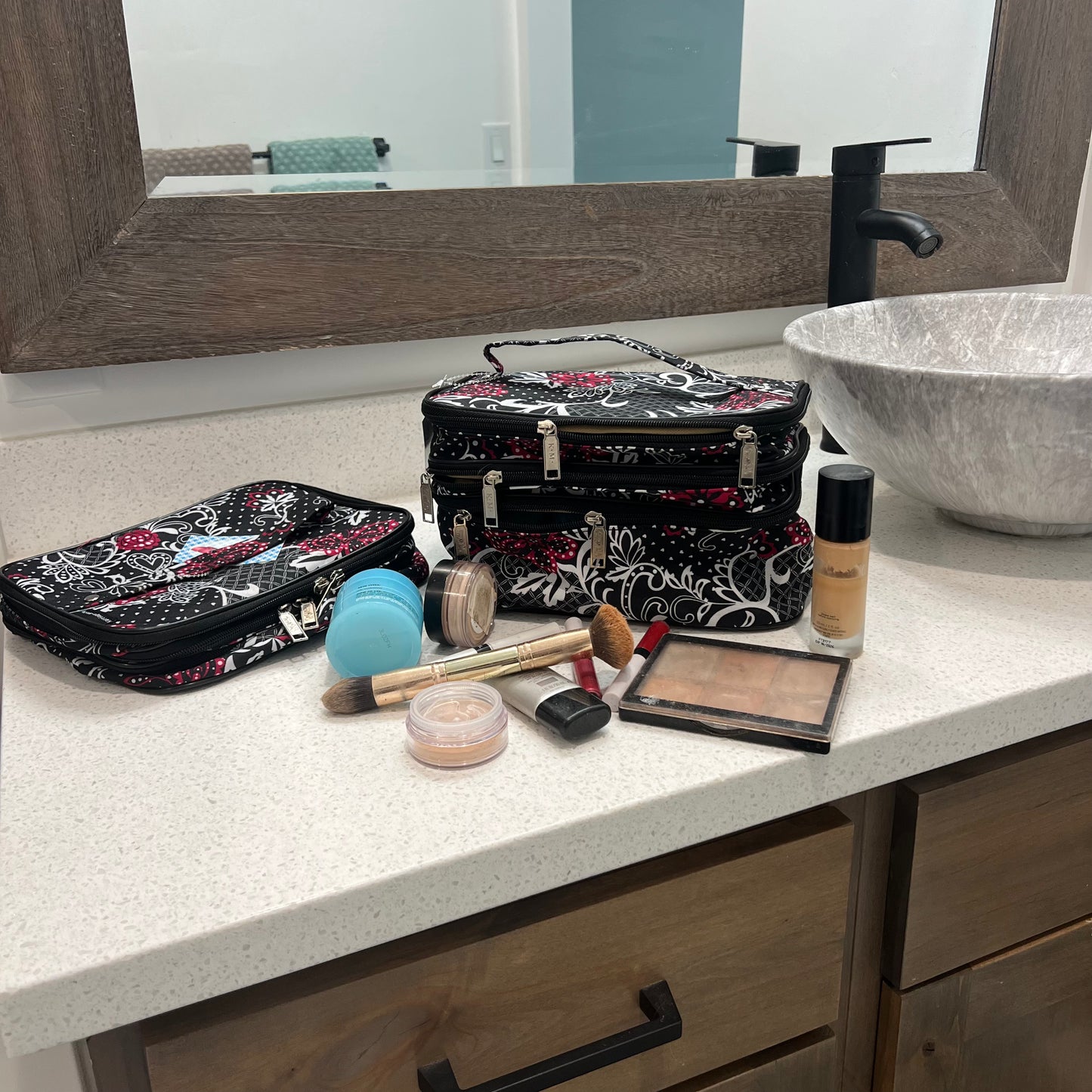 Gift for: ALL THE GALS! Paisley Pop-up Cosmetic Compartment Make-Up Bag Purse