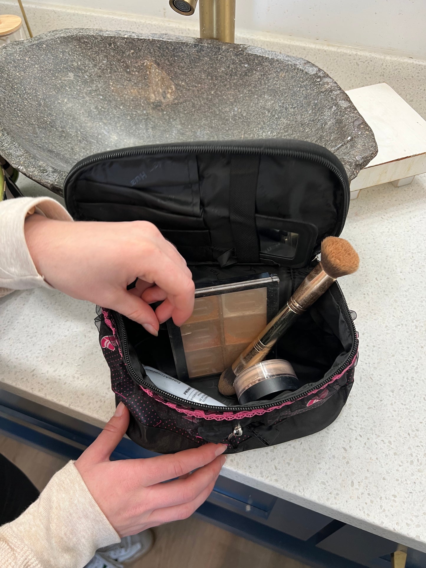 Gift for: All the Gals! High Heels Lipstick Pop-up Make-Up Bag Purse