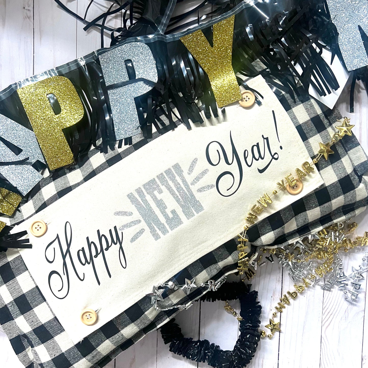 GIFT GUIDE: FOR THOSE THAT ARE HARD TO BUY FOR! SEASONAL SET: Buffalo Check Gingham Pillow (comes w/ foam insert & these 4 panels in back pocket) SUNFLOWERS, SNOWMAN SCARVES, BE MY VALENTINE, SUMMER VINTAGE CAMPER