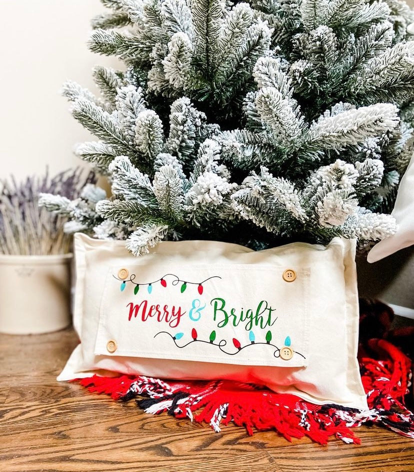 Holiday Panel: Winter, Christmas Lights, String of Lights, Farmhouse, Red, Green, Blue ; MERRY & BRIGHT