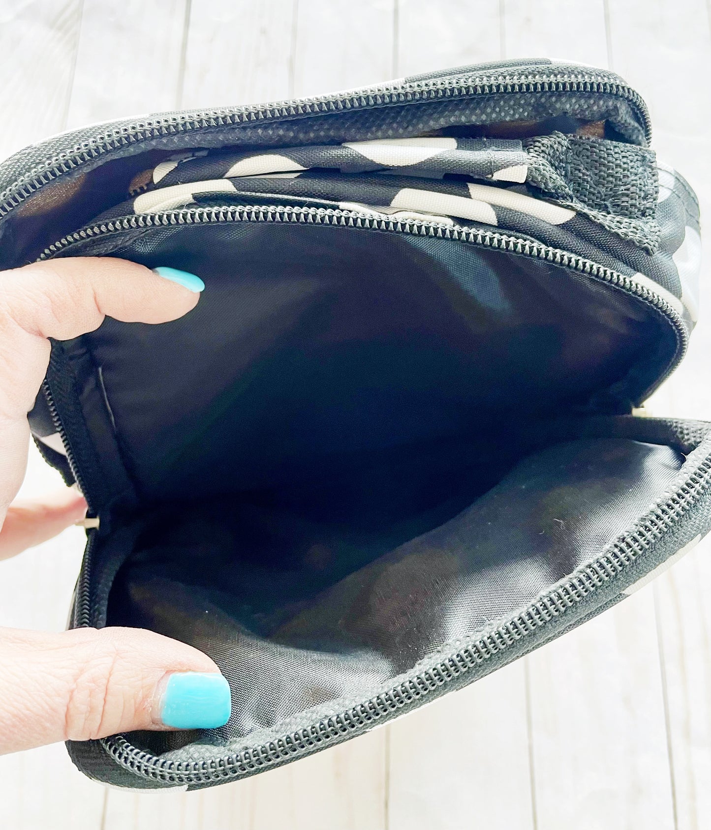 Gift for: Teen/College/Mom /Working Gal:  black Polka Dot Messanger bag purse
