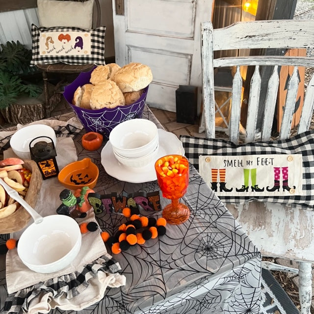 Matching Table Runner: BUFFALO CHECK RUNNER