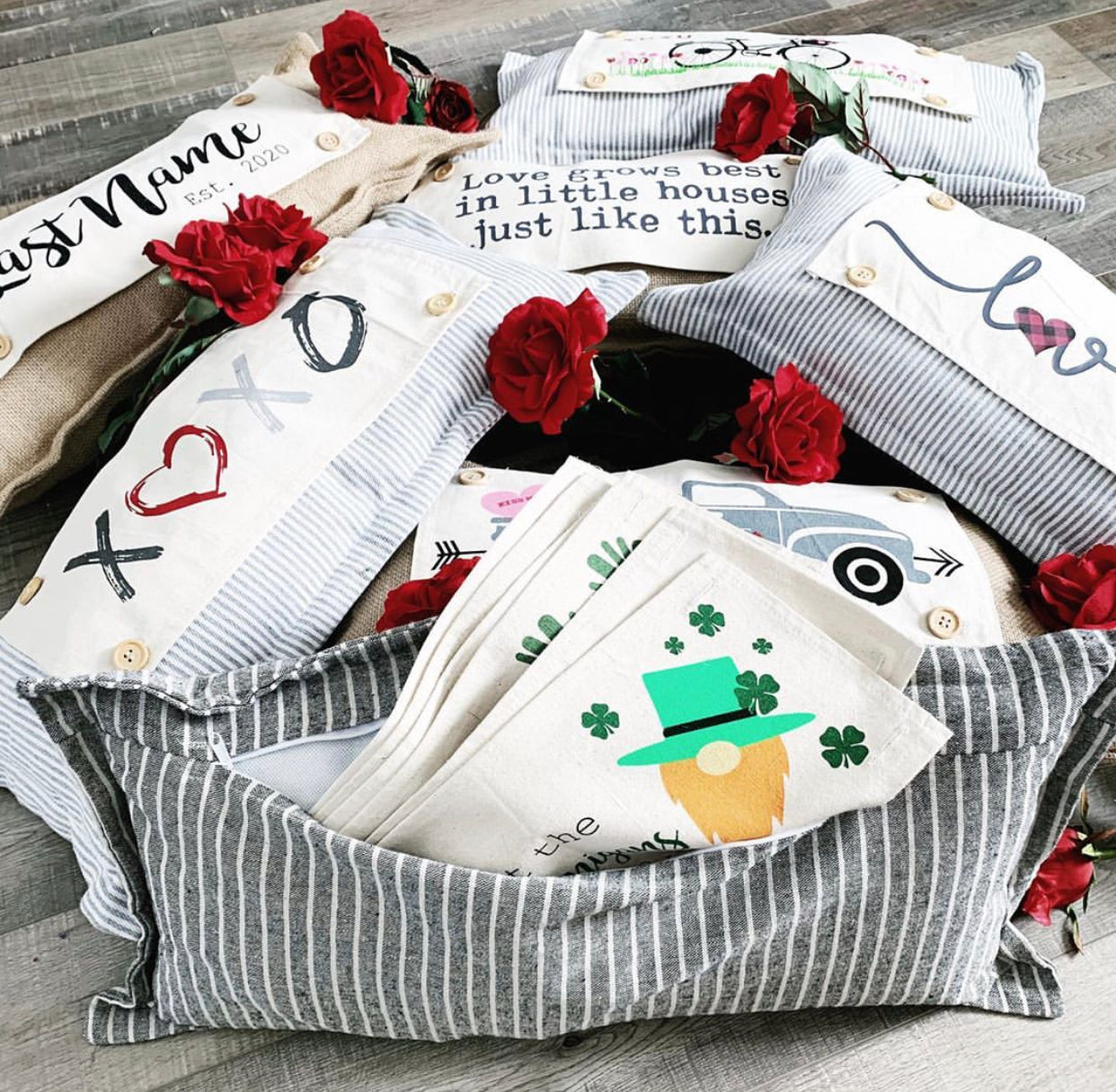 Holiday Panel: Valentines, Winter, Love, Hugs, Kisses, Passion, Red, Wife Husband, Boyfriend, Girlfriend, Spouse, Kids, Vintage, Farmhouse, Heart; XOXO